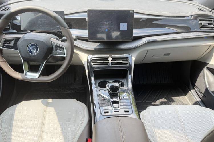 Used BYD Qin PLUS 2023 Champion Edition DM-i 55KM Leading Model Interior 5