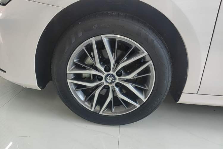 Used BYD Qin PLUS 2023 Champion Edition DM-i 120KM Excellence Model Left Front Wheel Hub