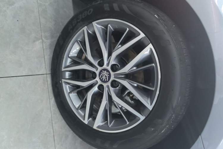 Used BYD Qin PLUS 2023 Champion Edition EV 510KM Leading Model Left Front Wheel Hub