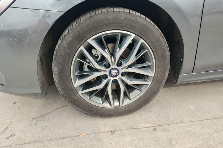 Used BYD Qin PLUS 2023 Champion Edition DM-i 55KM Superior Model Left Front Wheel Hub