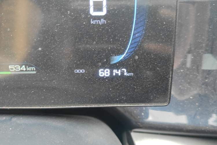 Used BYD Qin PLUS 2023 Champion Edition DM-i 120KM Leading Model Odometer Close Up