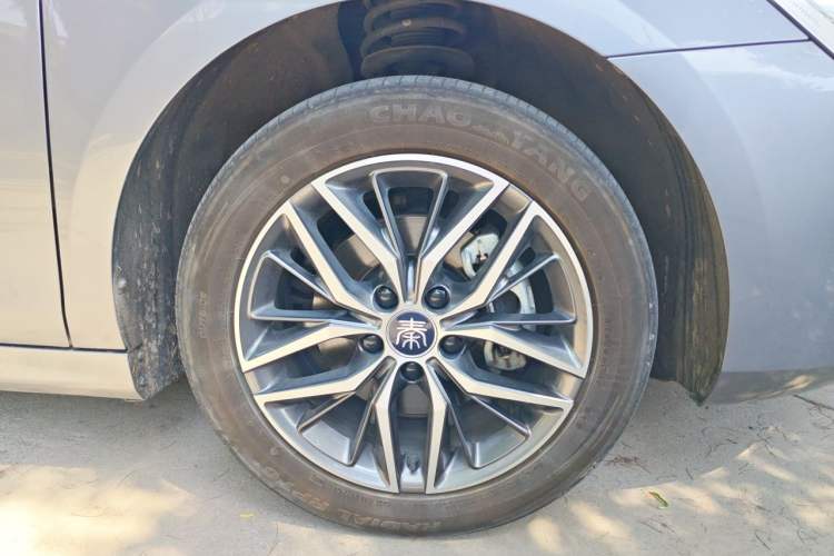 Used BYD Qin PLUS 2023 Champion Edition EV 420KM Superior Model Right Front Wheel Hub