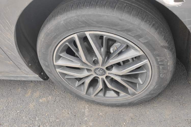 Used BYD Qin PLUS 2023 Champion Edition DM-i 120KM Leading Model Right Front Wheel Hub