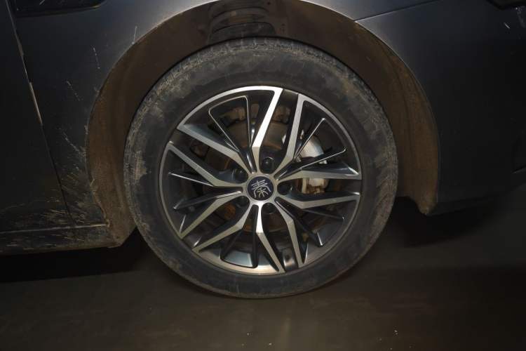 Used BYD Qin PLUS 2023 Champion Edition DM-i 55KM Superior Model Right Front Wheel Hub