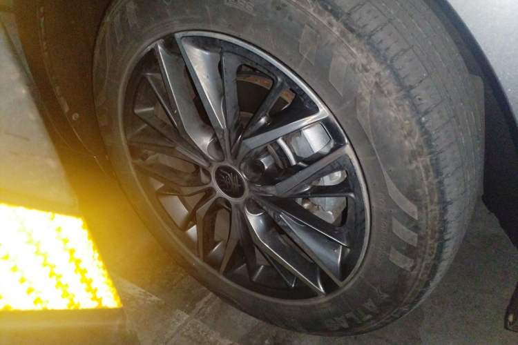 Used BYD Qin PLUS 2023 Champion Edition DM-i 120KM Excellence Model Right Front Wheel Hub
