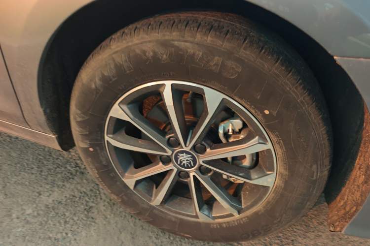 Used BYD Qin PLUS 2023 Champion Edition DM-i 55KM Leading Model Right Front Wheel Hub