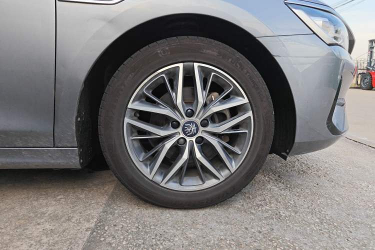 Used BYD Qin PLUS 2023 Champion Edition EV 510KM Excellence Model Right Front Wheel Hub