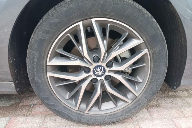 Used BYD Qin PLUS 2023 Champion Edition DM-i 55KM Superior Model Right Front Wheel Hub