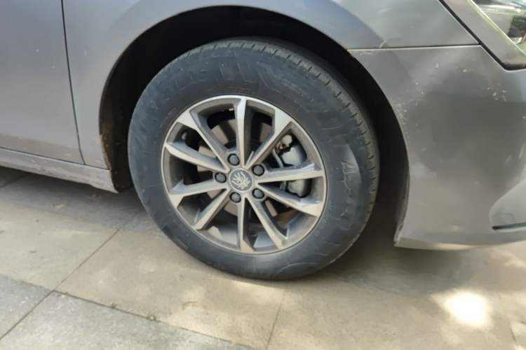 Used BYD Qin PLUS 2023 Champion Edition DM-i 55KM Leading Model Right Front Wheel Hub