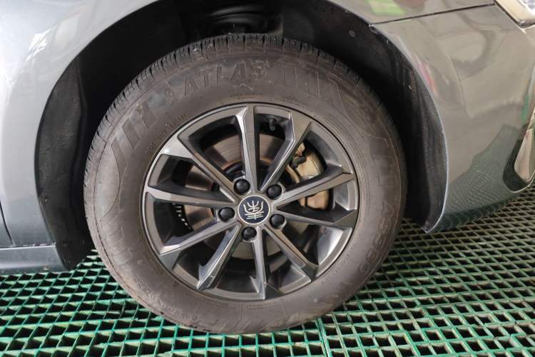 Used BYD Qin PLUS 2023 EV 510KM Travel Edition Right Front Wheel Hub