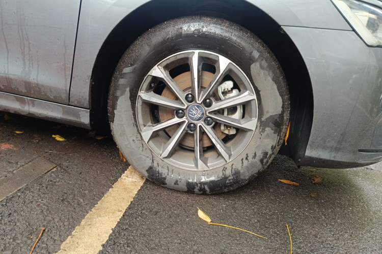 Used BYD Qin PLUS 2023 Champion Edition DM-i 55KM Leading Model Right Front Wheel Hub