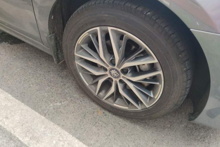 Used BYD Qin PLUS 2023 Champion Edition EV 420KM Leading Model Right Front Wheel Hub