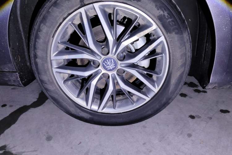 Used BYD Qin PLUS 2023 Champion Edition DM-i 120KM Leading Model Right Front Wheel Hub