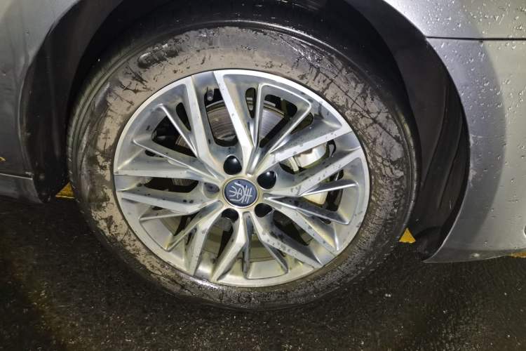 Used BYD Qin PLUS 2023 Champion Edition EV 510KM Leading Model Right Front Wheel Hub