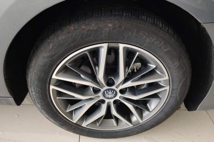 Used BYD Qin PLUS 2023 Champion Edition DM-i 55KM Superior Model Right Front Wheel Hub