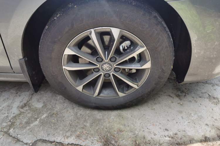 Used BYD Qin PLUS 2023 Champion Edition DM-i 55KM Leading Model Right Front Wheel Hub