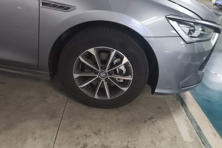 Used BYD Qin PLUS 2023 Champion Edition DM-i 55KM Leading Model Right Front Wheel Hub