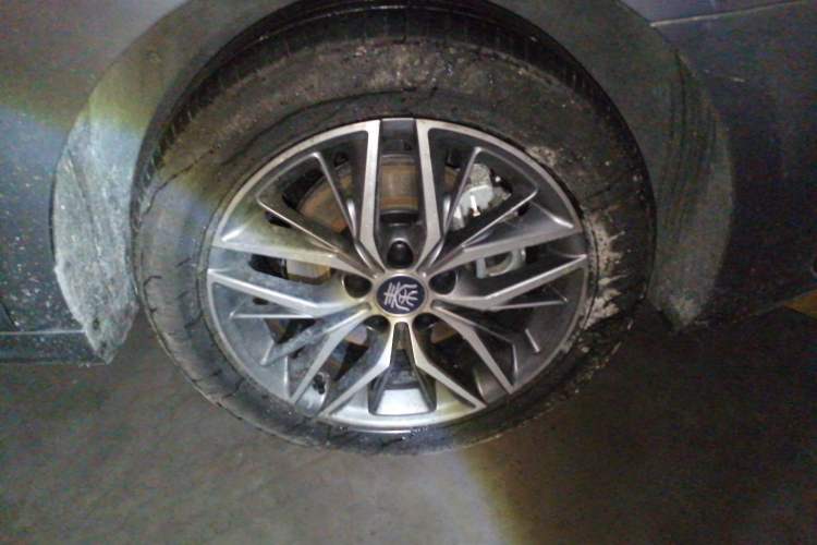 Used BYD Qin PLUS 2023 Champion Edition EV 510KM Beyond Model Right Front Wheel Hub