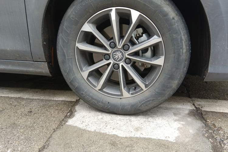 Used BYD Qin PLUS 2023 Champion Edition DM-i 55KM Leading Model Right Front Wheel Hub