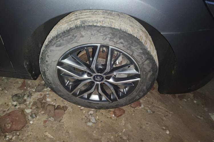 Used BYD Qin PLUS 2023 Champion Edition DM-i 120KM Leading Model Right Front Wheel Hub