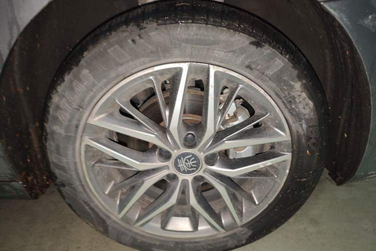 Used BYD Qin PLUS 2023 Champion Edition EV 420KM Leading Model Right Front Wheel Hub