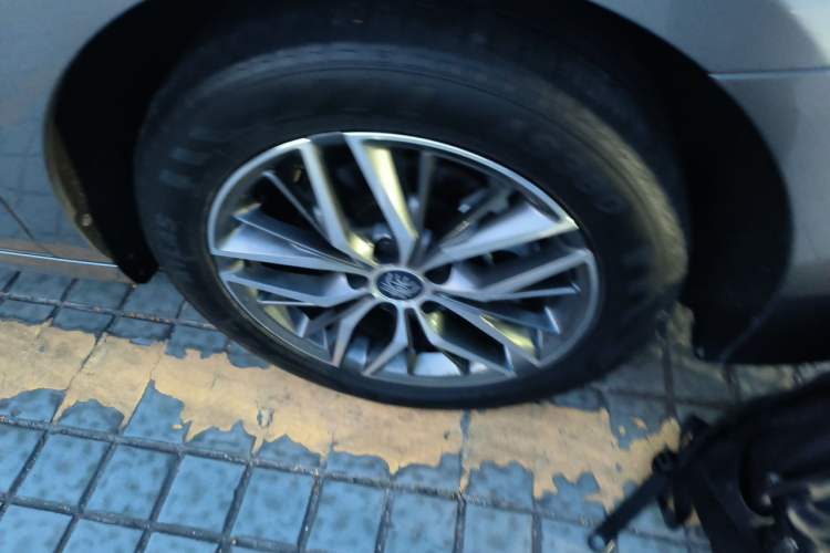 Used BYD Qin PLUS 2023 Champion Edition DM-i 120KM Beyond Model Right Front Wheel Hub