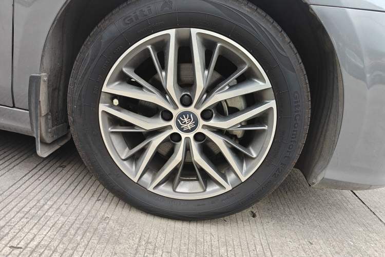 Used BYD Qin PLUS 2023 Champion Edition DM-i 55KM Superior Model Right Front Wheel Hub