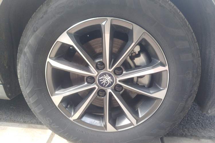 Used BYD Qin PLUS 2023 Champion Edition DM-i 55KM Leading Model Right Front Wheel Hub