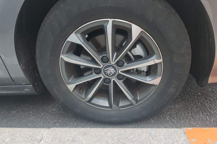 Used BYD Qin PLUS 2023 Champion Edition DM-i 55KM Leading Model Right Front Wheel Hub