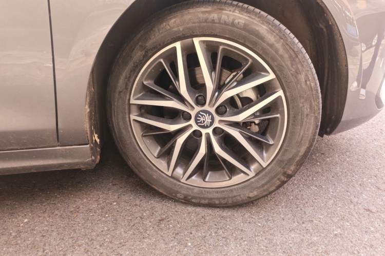 Used BYD Qin PLUS 2023 Champion Edition EV 420KM Superior Model Right Front Wheel Hub