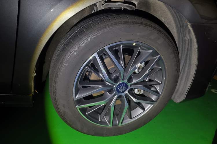 Used BYD Qin PLUS 2023 Champion Edition DM-i 120KM Leading Model Right Front Wheel Hub