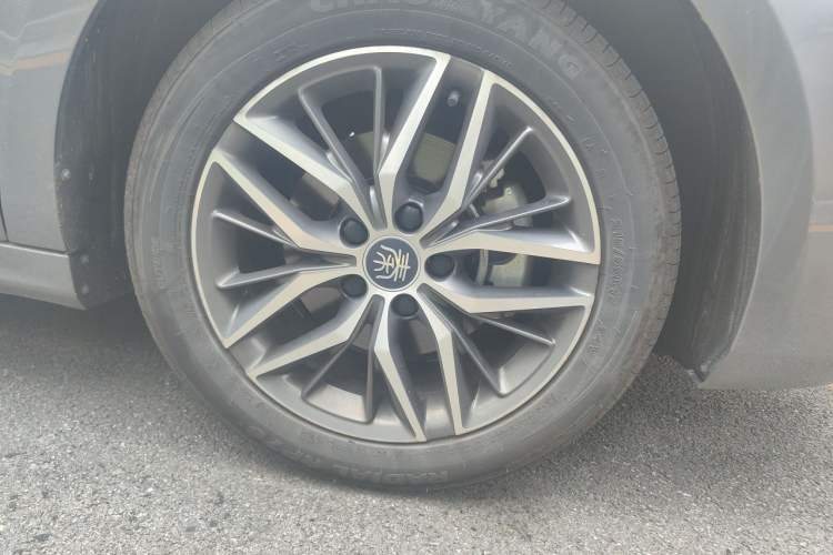 Used BYD Qin PLUS 2023 Champion Edition EV 420KM Superior Model Right Front Wheel Hub
