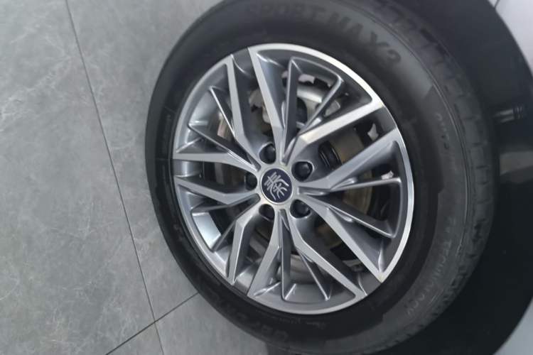 Used BYD Qin PLUS 2023 Champion Edition EV 510KM Leading Model Right Rear Wheel Hub