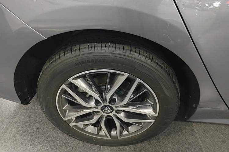 Used BYD Qin PLUS 2023 Champion Edition EV 420KM Superior Model Right Rear Wheel Hub