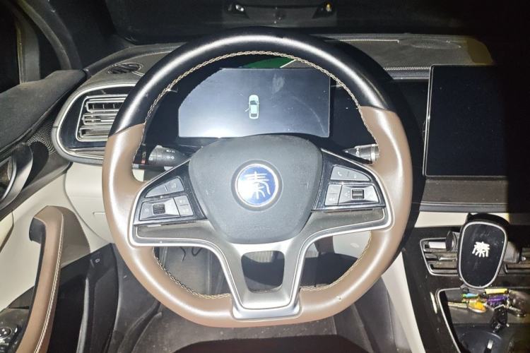 Used BYD Qin PLUS 2023 Champion Edition EV 510KM Leading Model Steering Wheel