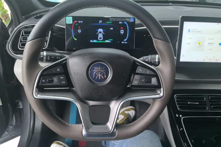 Used BYD Qin PLUS 2023 Champion Edition EV 510KM Leading Model Steering Wheel