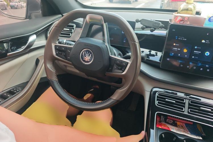 Used BYD Qin PLUS 2023 Champion Edition DM-i 120KM Leading Model Steering Wheel