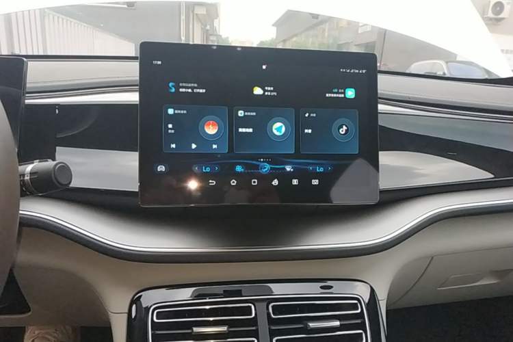 Used BYD Qin PLUS 2023 Champion Edition DM-i 120KM Leading Model Audio And AC Panel