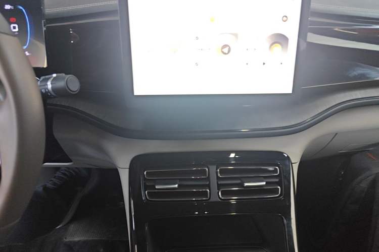 Used BYD Qin PLUS 2023 Champion Edition DM-i 55KM Leading Model Audio And AC Panel