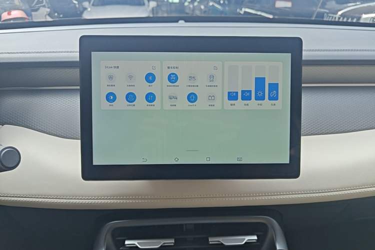 Used BYD Qin PLUS 2023 Champion Edition DM-i 55KM Leading Model Audio And AC Panel