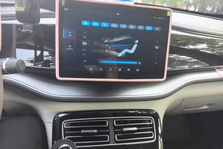 Used BYD Qin PLUS 2023 Champion Edition DM-i 120KM Leading Model Audio And AC Panel