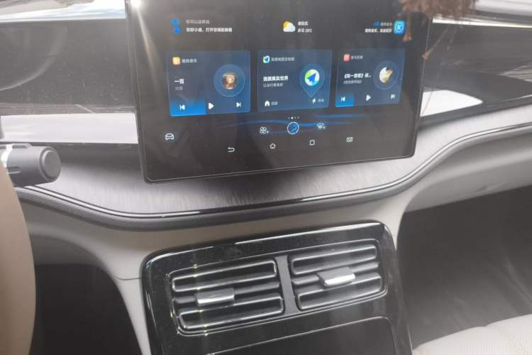Used BYD Qin PLUS 2023 Champion Edition DM-i 55KM Leading Model Audio And AC Panel