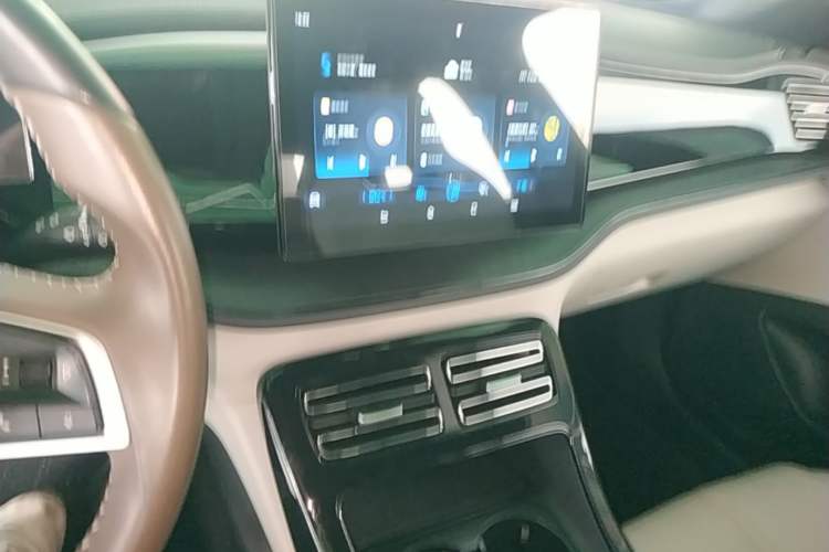 Used BYD Qin PLUS 2023 Champion Edition DM-i 55KM Leading Model Audio And AC Panel