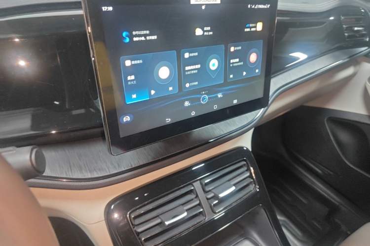 Used BYD Qin PLUS 2023 Champion Edition DM-i 55KM Leading Model Audio And AC Panel