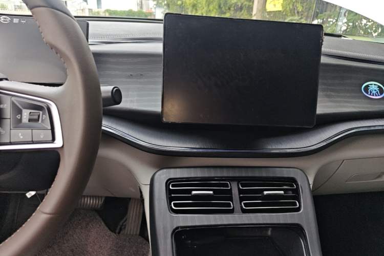 Used BYD Qin PLUS 2023 Champion Edition DM-i 55KM Leading Model Audio And AC Panel