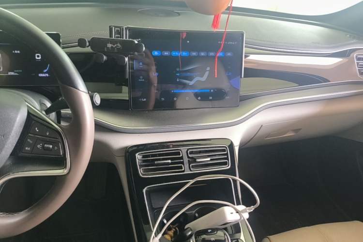Used BYD Qin PLUS 2023 Champion Edition EV 420KM Leading Model Audio And AC Panel