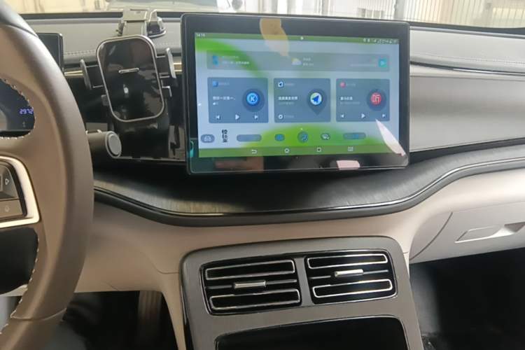 Used BYD Qin PLUS 2023 Champion Edition DM-i 55KM Leading Model Audio And AC Panel