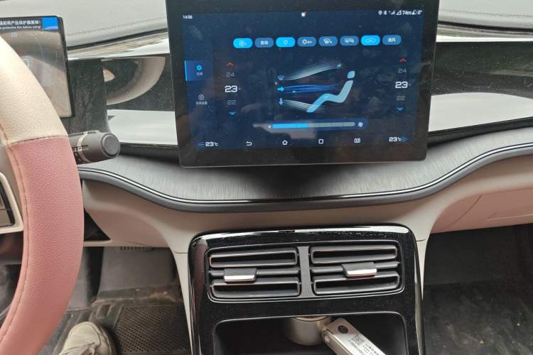Used BYD Qin PLUS 2023 Champion Edition DM-i 55KM Leading Model Audio And AC Panel