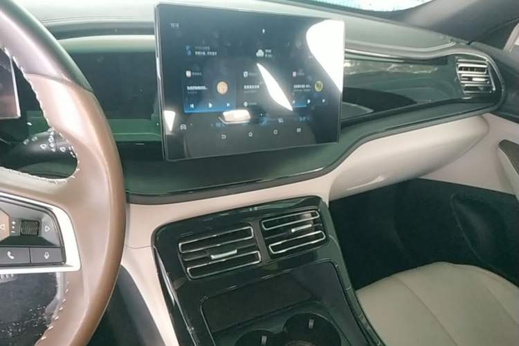 Used BYD Qin PLUS 2023 Champion Edition DM-i 55KM Leading Model Audio And AC Panel