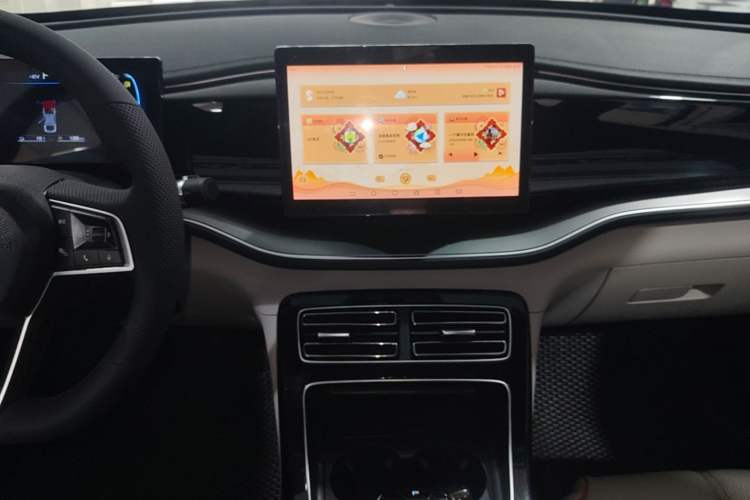 Used BYD Qin PLUS 2023 Champion Edition DM-i 120KM Leading Model Audio And AC Panel